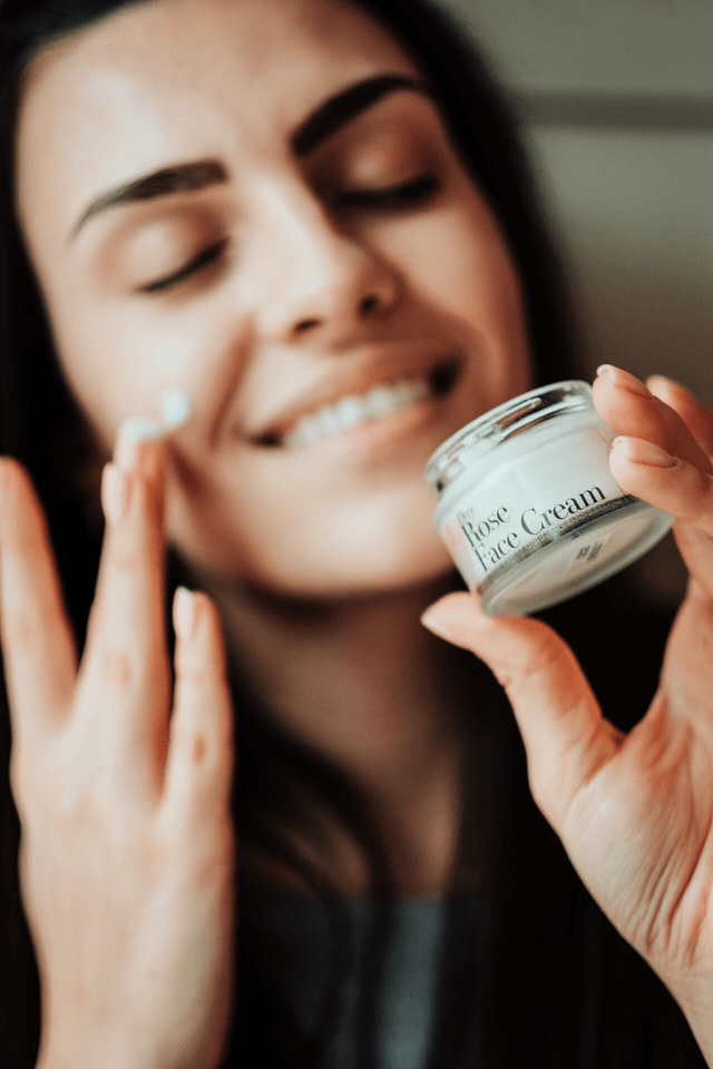 Hydrating day face cream with rose