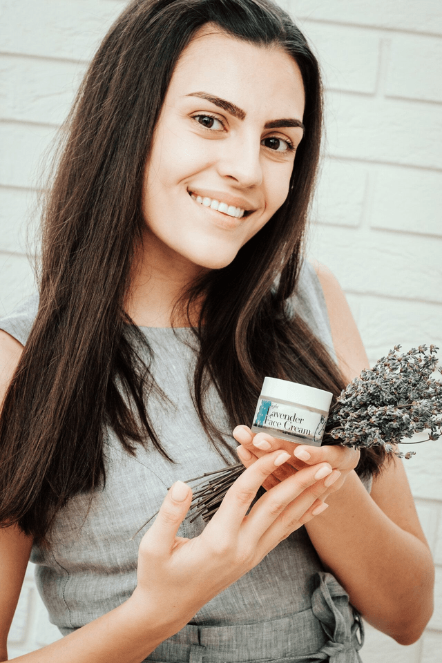 Soothing night face cream with lavender