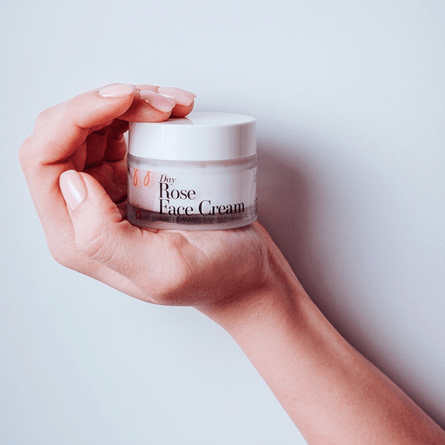 Hydrating day face cream with rose