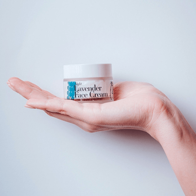 Soothing night face cream with lavender